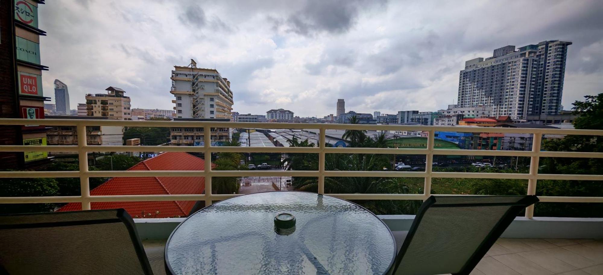 Condo Express View Talay 6 Pattaya Bagian luar foto